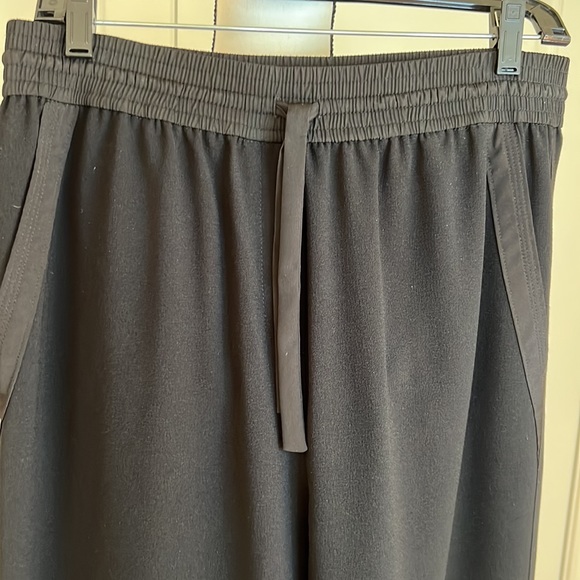 Kenneth Cole New York black crepe pull on pant - Picture 5 of 8